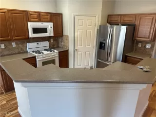 Photo #3: 2725071 Listing 