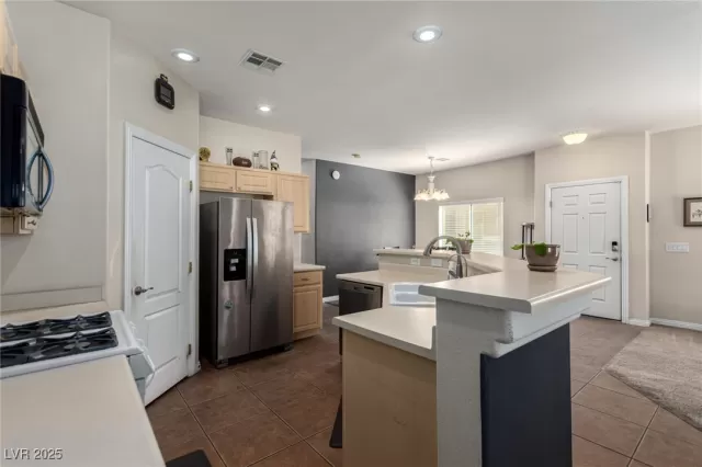 MLS: 2725077 Condo For Sale