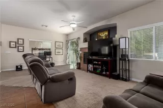 Photo #3: 2725077 Listing