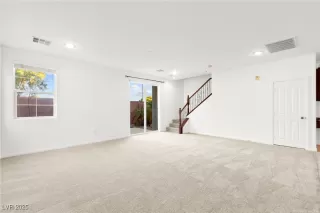 Photo #1: 2725084 Listing 