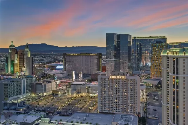 MLS: 2725128 Condo For Sale