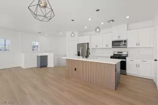 Photo #5: 2725141 Listing 