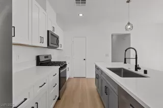 Photo #6: 2725141 Listing 