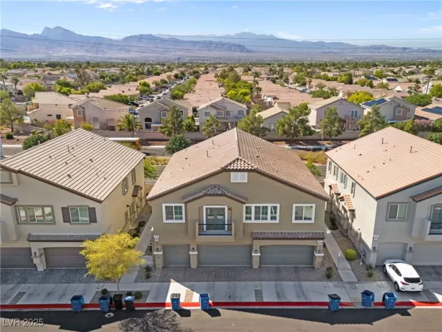 MLS: 2725168 Condo For Sale