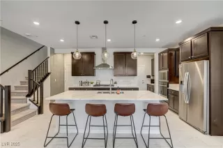 Photo #2: 2725174 Listing