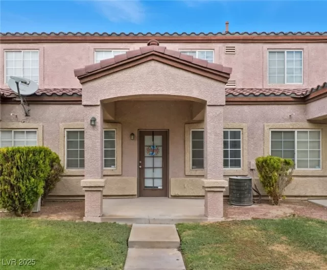 MLS: 2725238 Condo For Sale