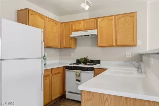 Photo #6: 2725238 Listing