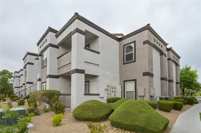 MLS: 2725263 Condo For Sale