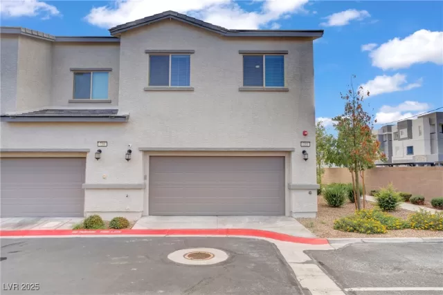 MLS: 2725287 Condo For Sale