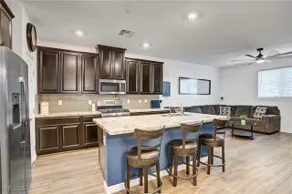 Photo #4: 2725287 Listing 