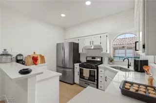 Photo #2: 2725298 Listing 