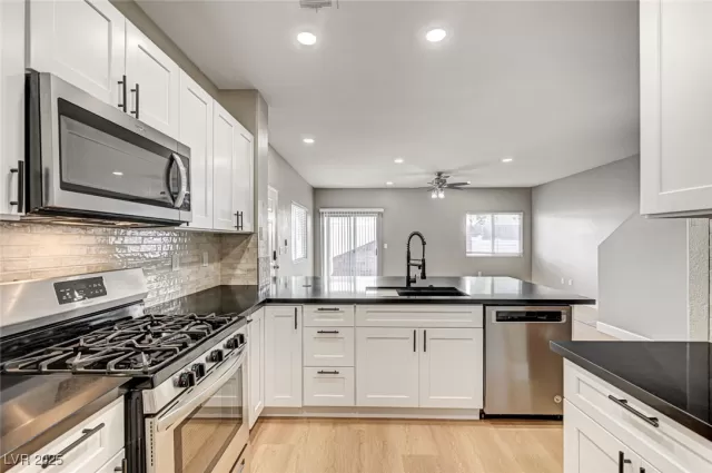 MLS: 2725319 Condo For Sale