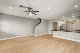 Photo #2: 2725319 Listing 