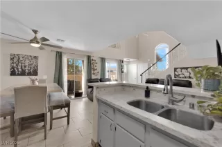 Photo #5: 2725330 Listing 