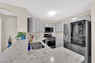 Photo #6: 2725330 Listing 