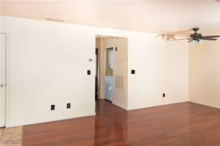 Photo #3: 2725352 Listing