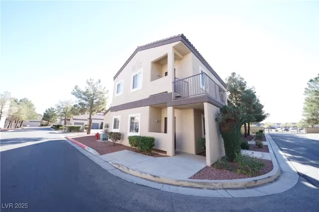 MLS: 2725360 Condo For Sale