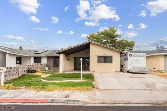 MLS: 2725364 Condo For Sale