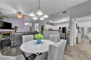 Photo #6: 2725374 Listing