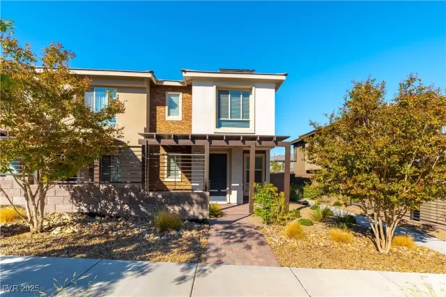 MLS: 2725381 Condo For Sale