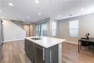 Photo #5: 2725381 Listing