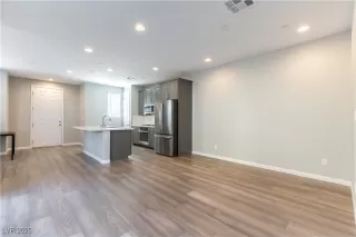 Photo #6: 2725381 Listing