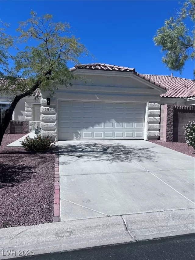 MLS: 2725395 Condo For Sale