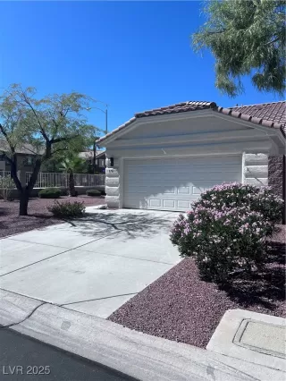 Photo #1: 2725395 Listing 
