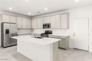 Photo #2: 2725434 Listing 