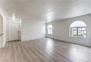 Photo #3: 2725447 Listing