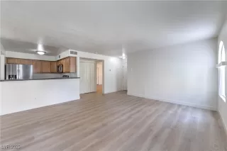 Photo #5: 2725447 Listing