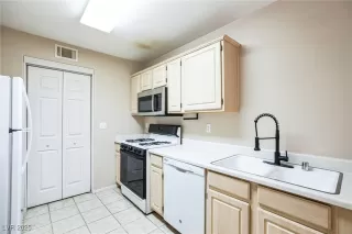 Photo #5: 2725460 Listing 