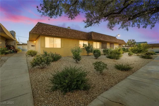 MLS: 2725477 Condo For Sale