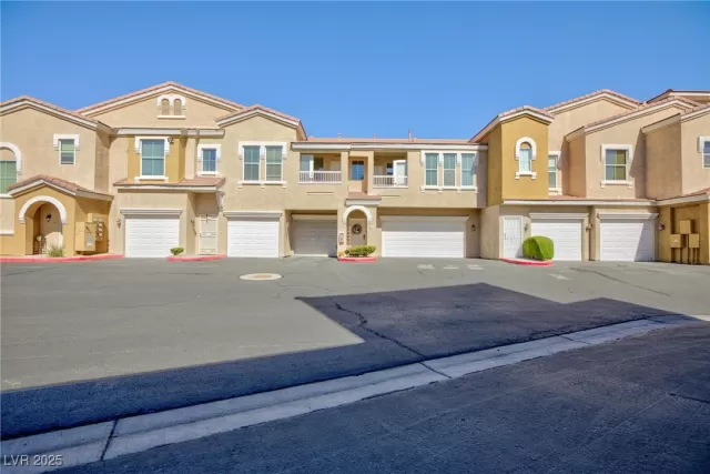 MLS: 2725508 Condo For Sale