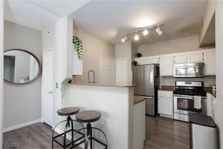 Photo #2: 2725508 Listing