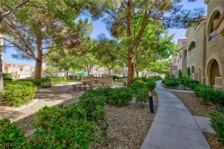 Photo #6: 2725508 Listing