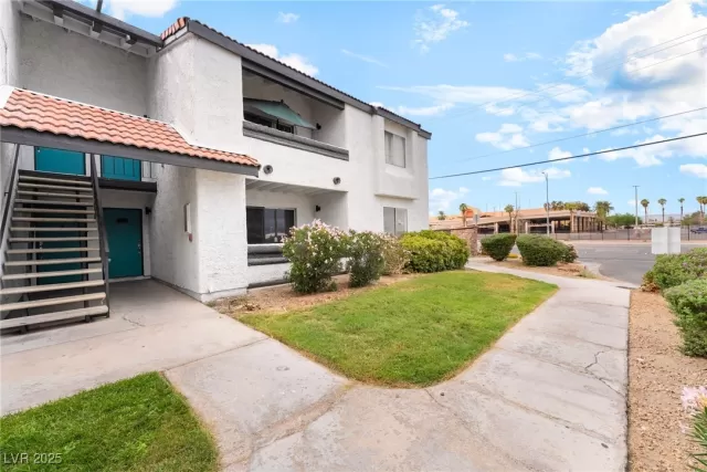 MLS: 2725511 Condo For Sale