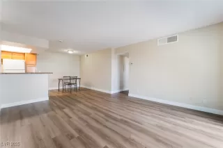 Photo #5: 2725511 Listing 