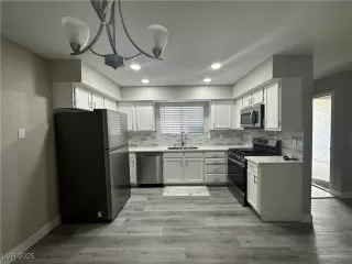 Photo #1: 2725516 Listing 