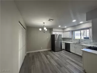 Photo #2: 2725516 Listing 