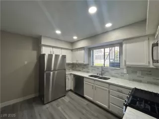 Photo #3: 2725516 Listing 