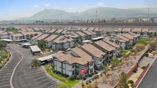 MLS: 2725520 Condo For Sale