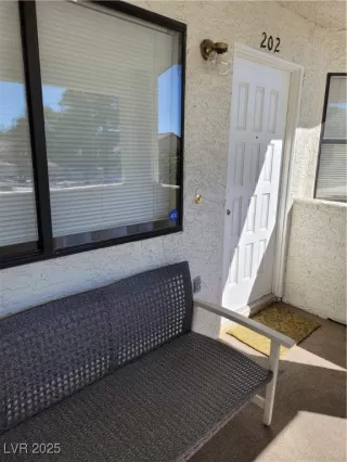 Photo #5: 2725537 Listing