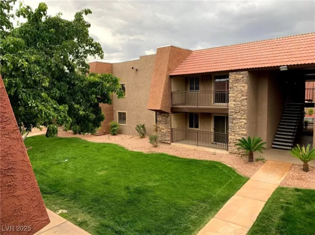 MLS: 2725546 Condo For Sale