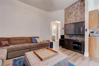 Photo #2: 2725597 Listing 