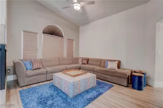 Photo #4: 2725597 Listing 