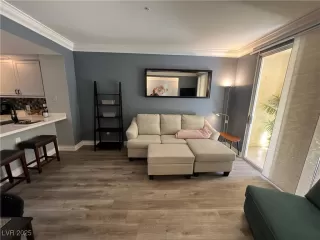 Photo #1: 2725598 Listing 