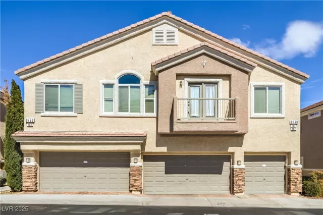 MLS: 2725610 Condo For Sale