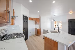 Photo #5: 2725610 Listing 