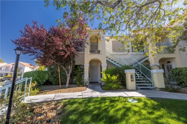 MLS: 2725615 Condo For Sale